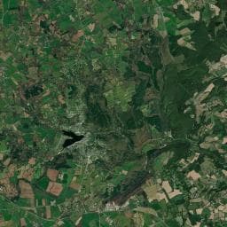 Vue aérienne des environs de Parking Camping Cars Huelgoat