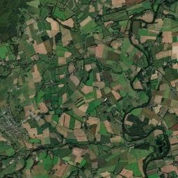 Vue aérienne des environs de FERMÉ Camping municipal