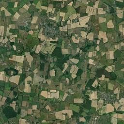 Vue aérienne des environs de Aire de service à coté de l'église