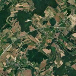 Vue aérienne des environs de Camping entre les deux ponts