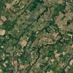 Vue aérienne des environs de AIRE DE STATIONNEMENT CHAMP SUR LAYON