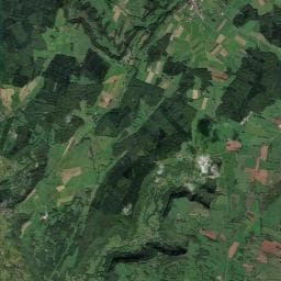 Vue aérienne des environs de Château-Chalon de la Tour