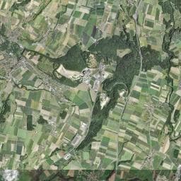 Vue aérienne des environs de abri contre les tirs de mines de la carrière, mais peut servir d'abri meteo ou de bivouac
