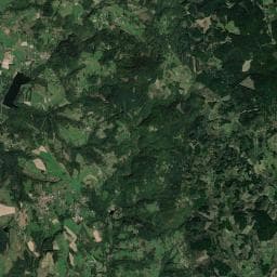 Vue aérienne des environs de Aire de stationnement du lac d'Aubusson d'Auvergne