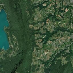 Vue aérienne des environs de Camping GCU d'Aiguebelette -le-Lac