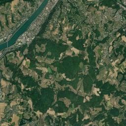 Vue aérienne des environs de Aire de stationnement Reventin-Vaugris / Centre village