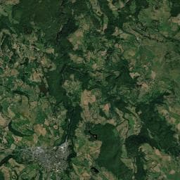 Vue aérienne des environs de Aire de camping-car à Riom-ès-Montagnes (2)