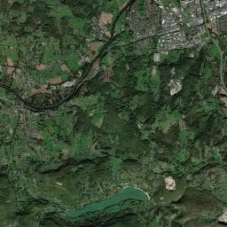 Vue aérienne des environs de Aire d'accueil de camping-cars du lac du Causse