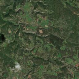 Vue aérienne des environs de Château de Lacomté Camping