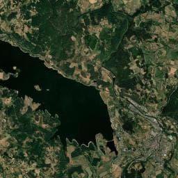 Vue aérienne des environs de AIRE CAMPING-CAR PARK DE LANGOGNE, LAC DE NAUSSAC