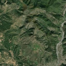 Vue aérienne des environs de Fontaine de Courbons (église)