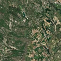 Vue aérienne des environs de Nature Camp Luberon