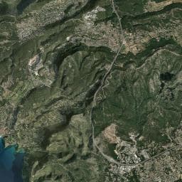 Vue aérienne des environs de Fontaine de la place Baragnon