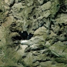 Vue aérienne des environs de Refuge d'Estom
