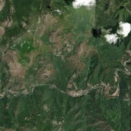 Vue aérienne des environs de Camping Petra Pinzuta