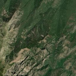 Vue aérienne des environs de Refuge de Tova