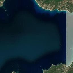 Vue aérienne des environs de Aire de camping-car à Belvédère-Campomoro