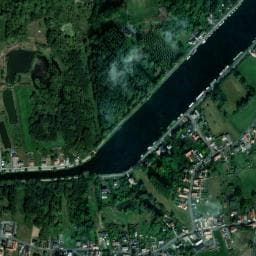 Vue de Aire de services pour camping-car Estrun