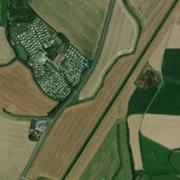 Vue de Aire de camping-car à Favières (2)