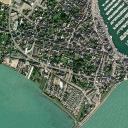 Vue de Aire de camping-car à Réville (2)
