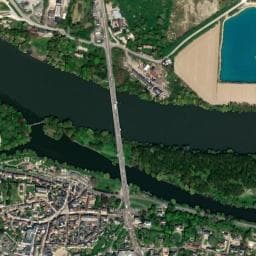 Vue de Aire de camping-car à Pont-de-l'Arche