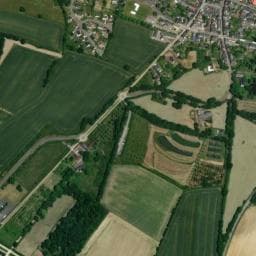 Vue de Parking de l'église Carrouges