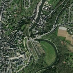 Vue de Aire de stationnement camping-car du Viaduc de Dinan