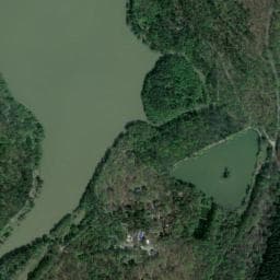 Vue de Emplacements pour camping-cars - Camping Huttopia Lac de Sillé