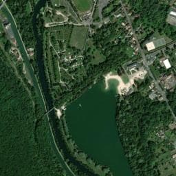 Vue de Aire de camping-car à La Madeleine-sur-Loing