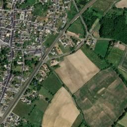 Vue de Aire de services et de stationnement camping-cars à Morannes (Camping Moredena)