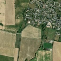 Vue de Aire de service à coté de l'église