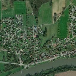 Vue de Aire de camping-cars au bord du Doubs