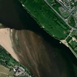 Vue de Aire de stationnement  camping-car de la Ménitré-Le port St Maur