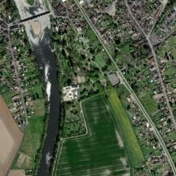 Vue de Aire de stationnement au camping municipal Descartes