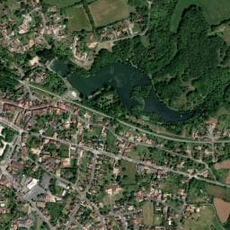 Vue de Aire de camping-car Lussac-les-Châteaux