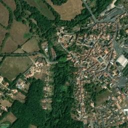 Vue de Aire de Services de Camping-Car de Gençay