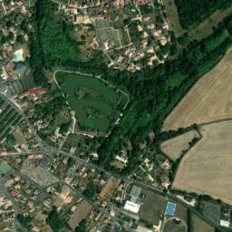 Vue de Aire de Stationnement de Camping-Car de Gençay