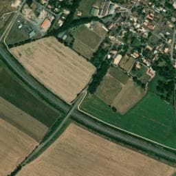 Vue de Aire de camping-car à Fressines (2)