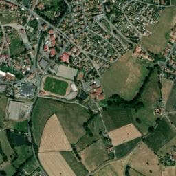 Vue de Aire de stationnement camping-Cars Panissières