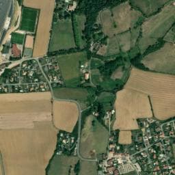 Vue de Aire de stationnement Reventin-Vaugris / Centre village