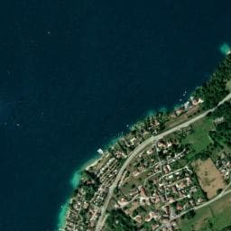 Vue de Route du Bord du Lac