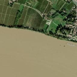 Vue de Aire de stationnement pour camping-cars de Bourg