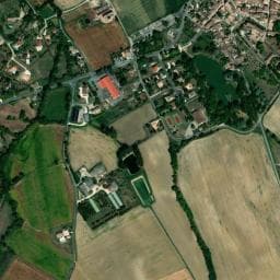 Vue de Aire de camping-cars de la ville de Lauzun