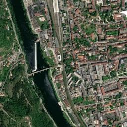 Vue de Aire de Pique-Nique du Pont Valentré