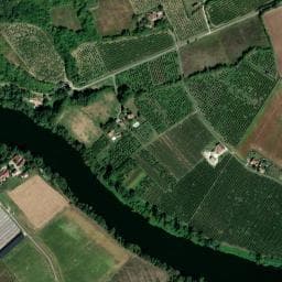 Vue de Ferme et Musée du Pruneau - aire de stationnement