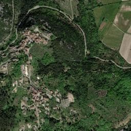 Vue de Aire de camping-car à Berrias-et-Casteljau (2)
