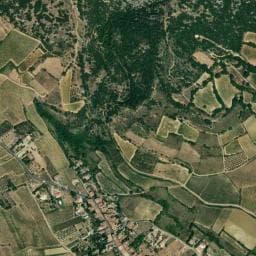 Vue de AIRE DE STATIONNEMENT - MONTPEYROUX