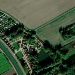 Vue satellite de Les cottages finlandais et rives de l'Aa à Saint-Georges-sur-l'Aa