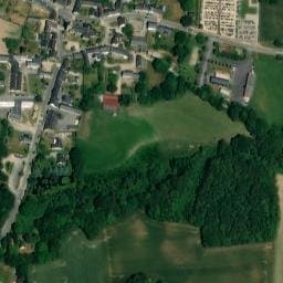 Vue satellite de Aire de service de la salle polyvalente à Guern