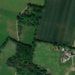 Vue satellite de La Petite Ecurie dans la prairie à Lauzach